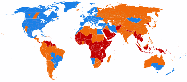 En bleu, les pays (ou régions) utilisant l'heure d'été. En orange, les pays qui ont abandonné le système et en rouge, les pays qui ne l'ont jamais utilisé. Image : Wikipédia