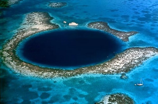 Un des plus grands trous bleus au monde, le Grand Trou Bleu du Belize