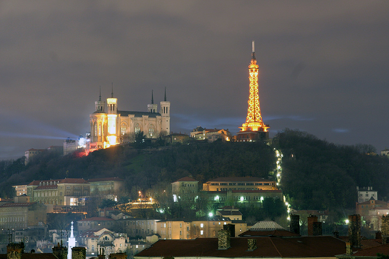 Basilique de Fourvière et tour Eiffel de Lyon