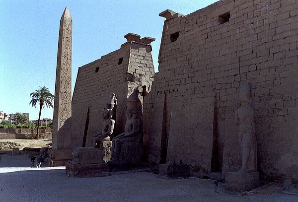L'entrée du temple de Louxor