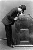 Le kinétoscope, 1893 Thomas Edison : le mouvement est de bonne qualité, mais on ne voit qu'individuellement