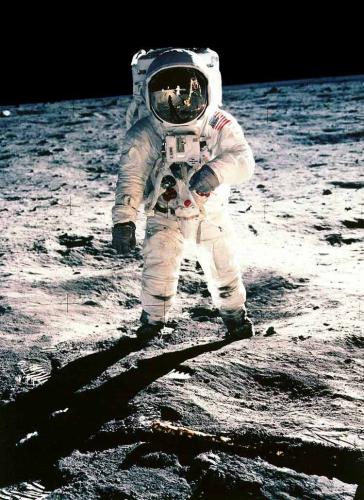 Les premiers pas sur la Lune